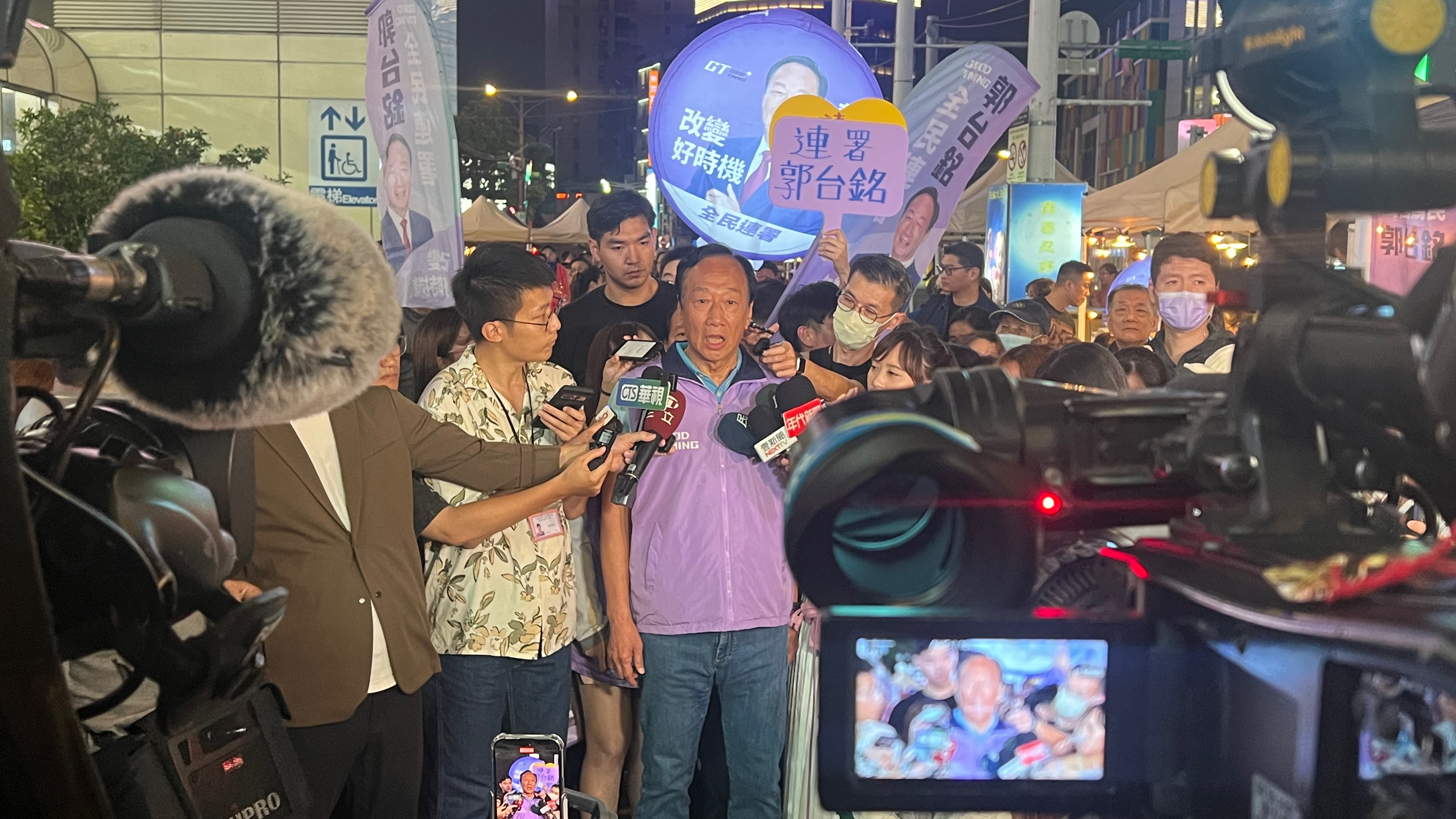 Терри Гоу на предвыборном митинге в Тайбэе в ноябре 2023 года, незадолго до своего выхода из президентской гонки.