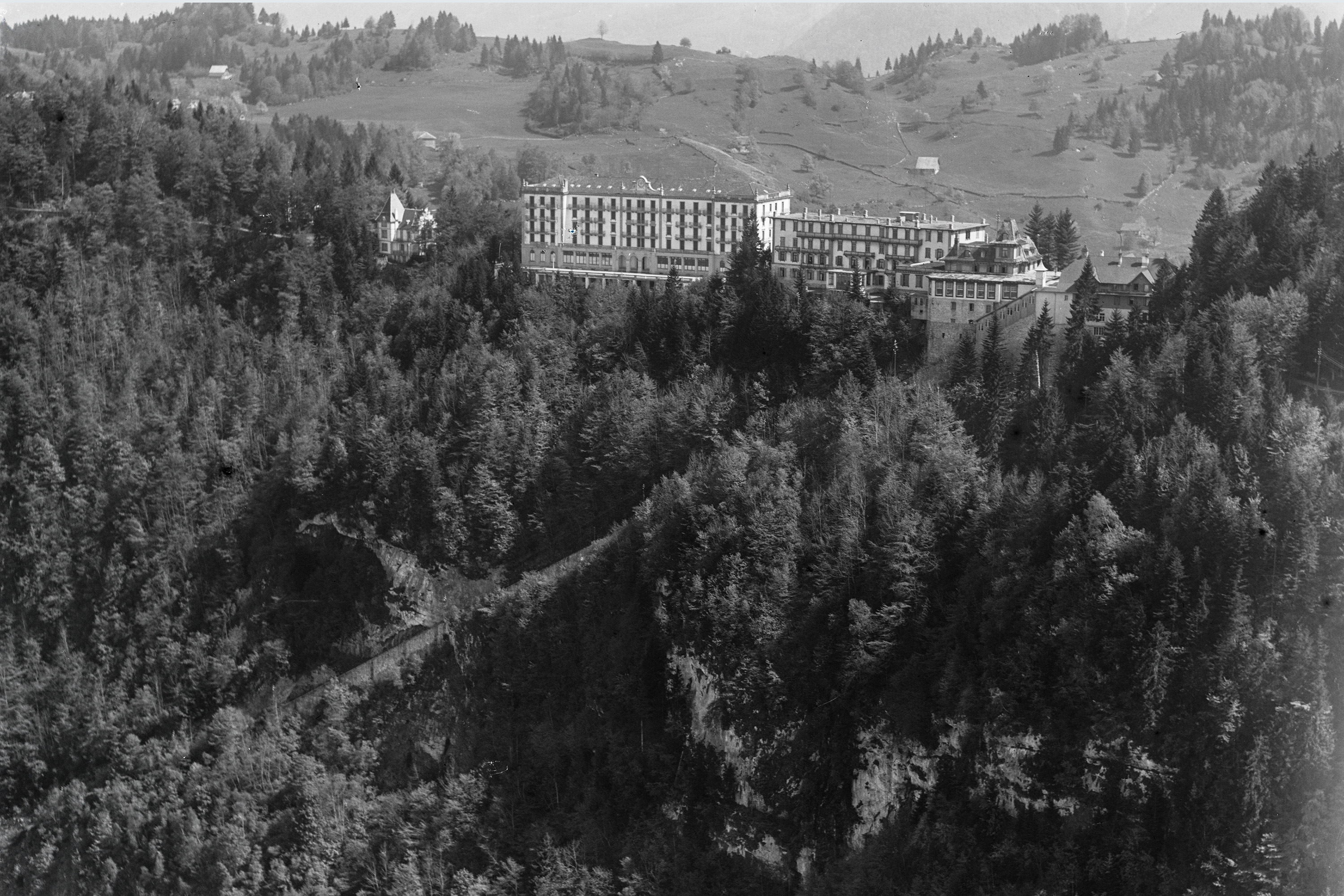 Гостиничный комплекс на горе Бюргеншток расположен в самом сердце исторической Швейцарии