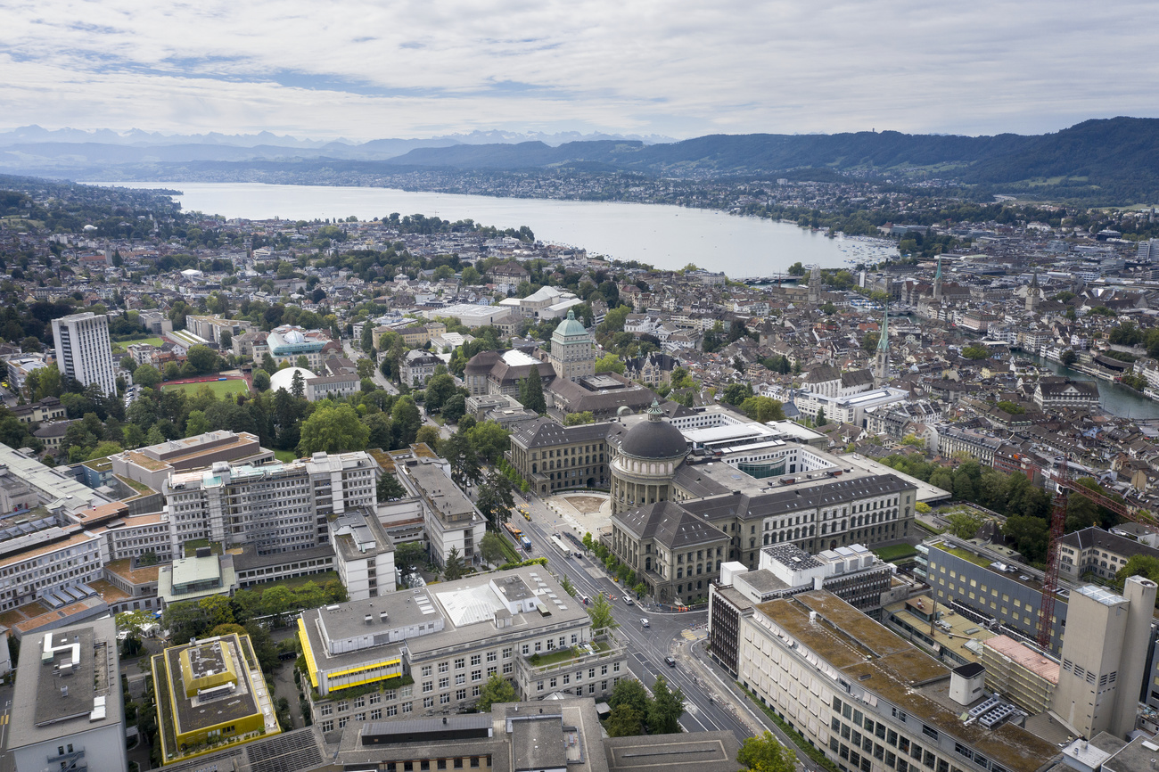 苏黎世大学医院(University Hospital Zurich,)、苏黎世大学(UZH)主楼及苏黎世联邦理工学院(ETH)主楼。