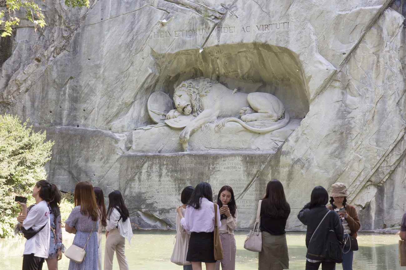 Le Lion de Lucerne, l'une des sculptures les plus photographiées par les touristes internationaux qui visitent la Suisse. Le pays alpin figure en 10e position du rapport sur le tourisme mondial établi par le WEF.