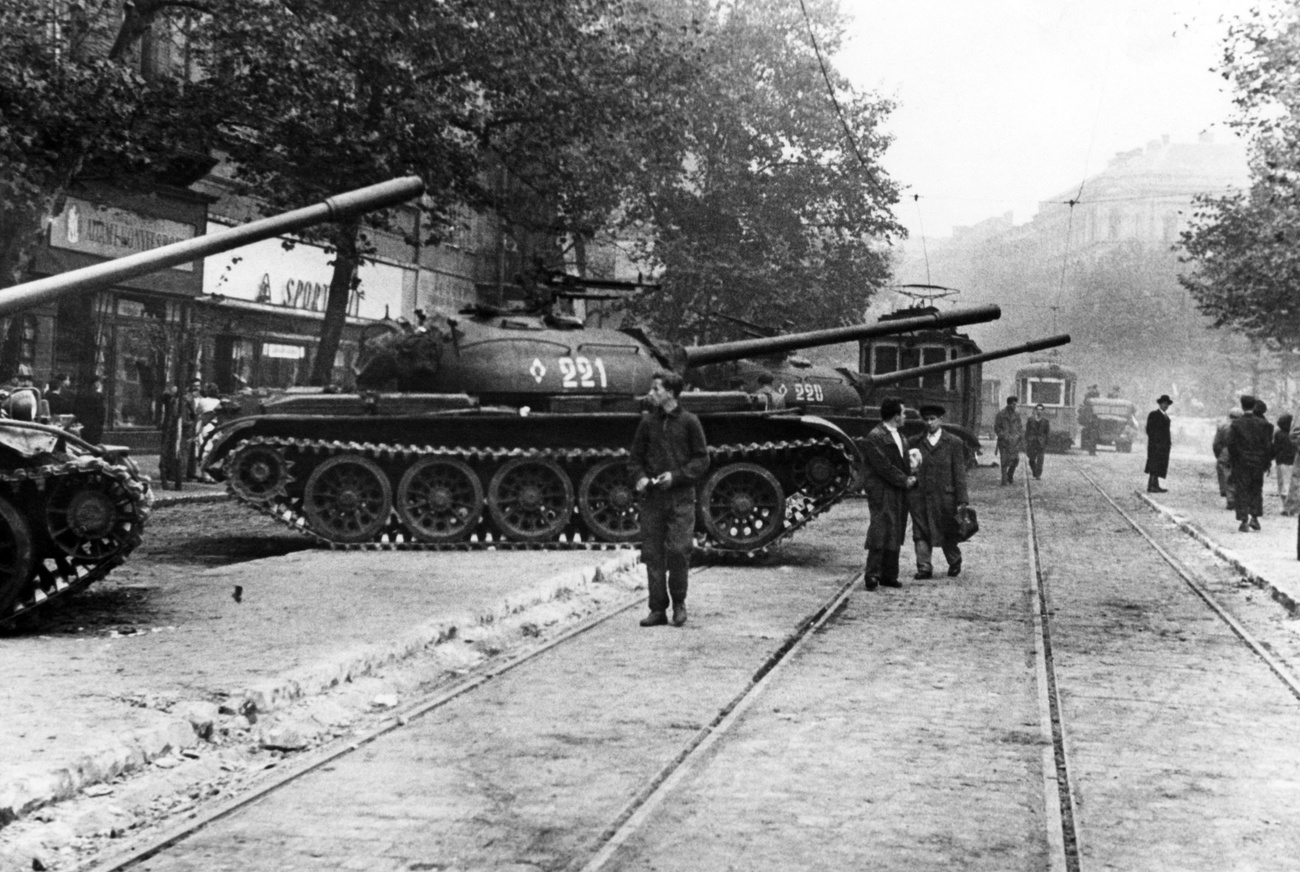 Советские танки в Будапеште.