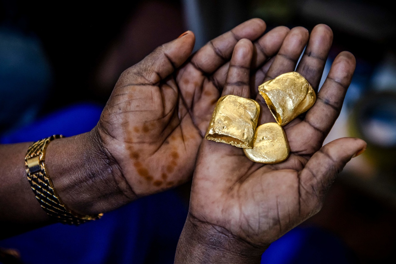 坦桑尼亚是非洲主要黄金生产国之一，约有一百万人从事手工和小规模金矿开采。