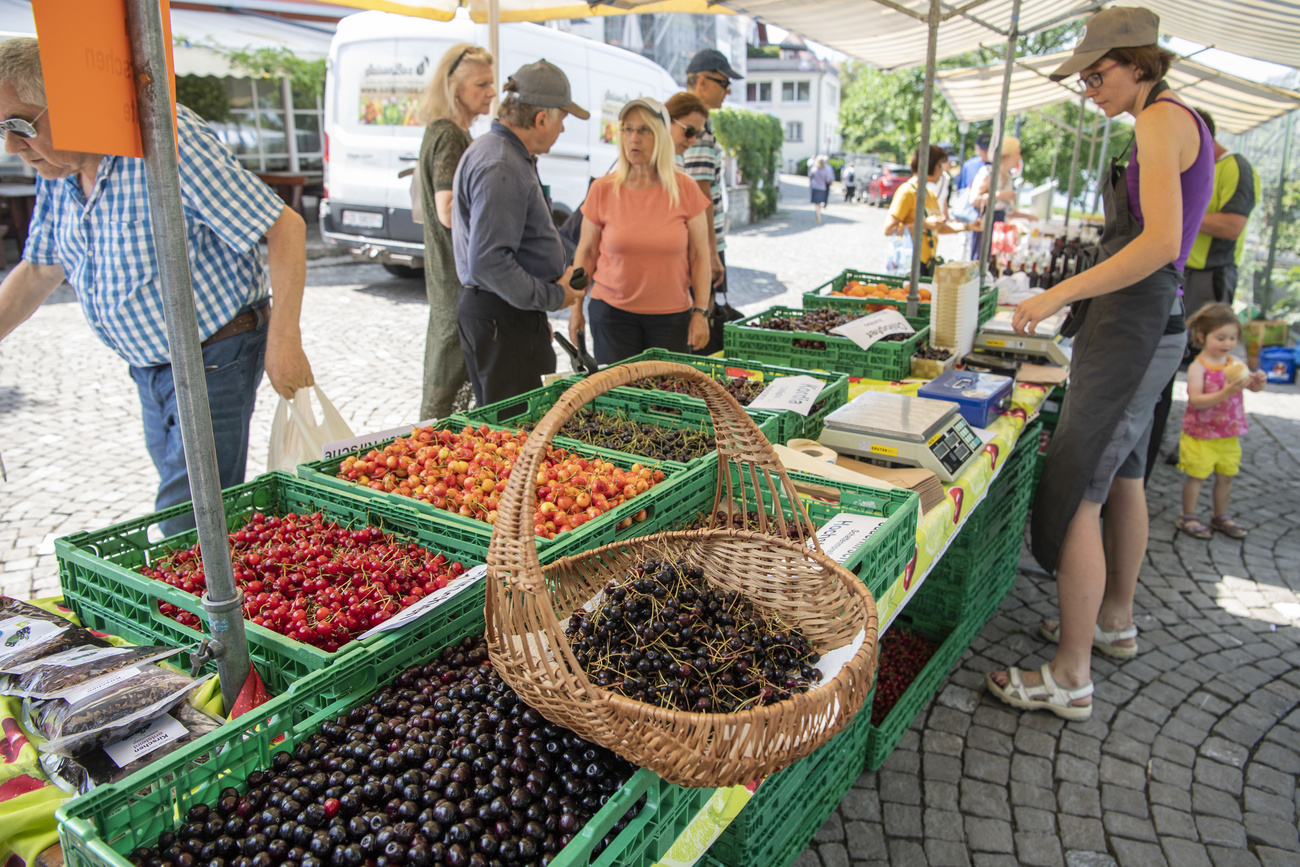 A market is held alongside the cherry race