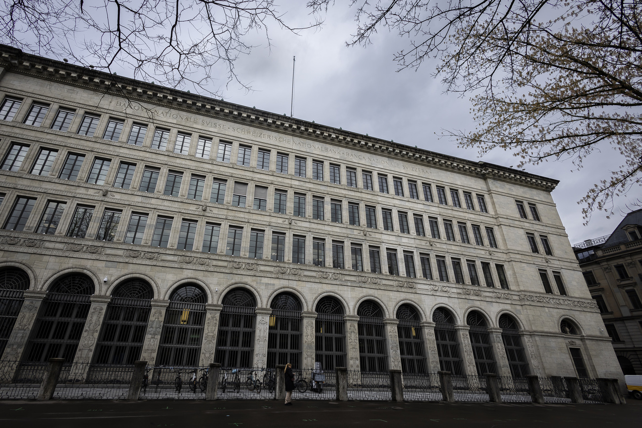 كان البنك الوطني السويسري من أوائل البنوك المركزية الرئيسية في العالم التي خفّضت سعر الفائدة الرئيسي في شهر مارس الماضي، الأمر الذي كان بمثابة مفاجأة.