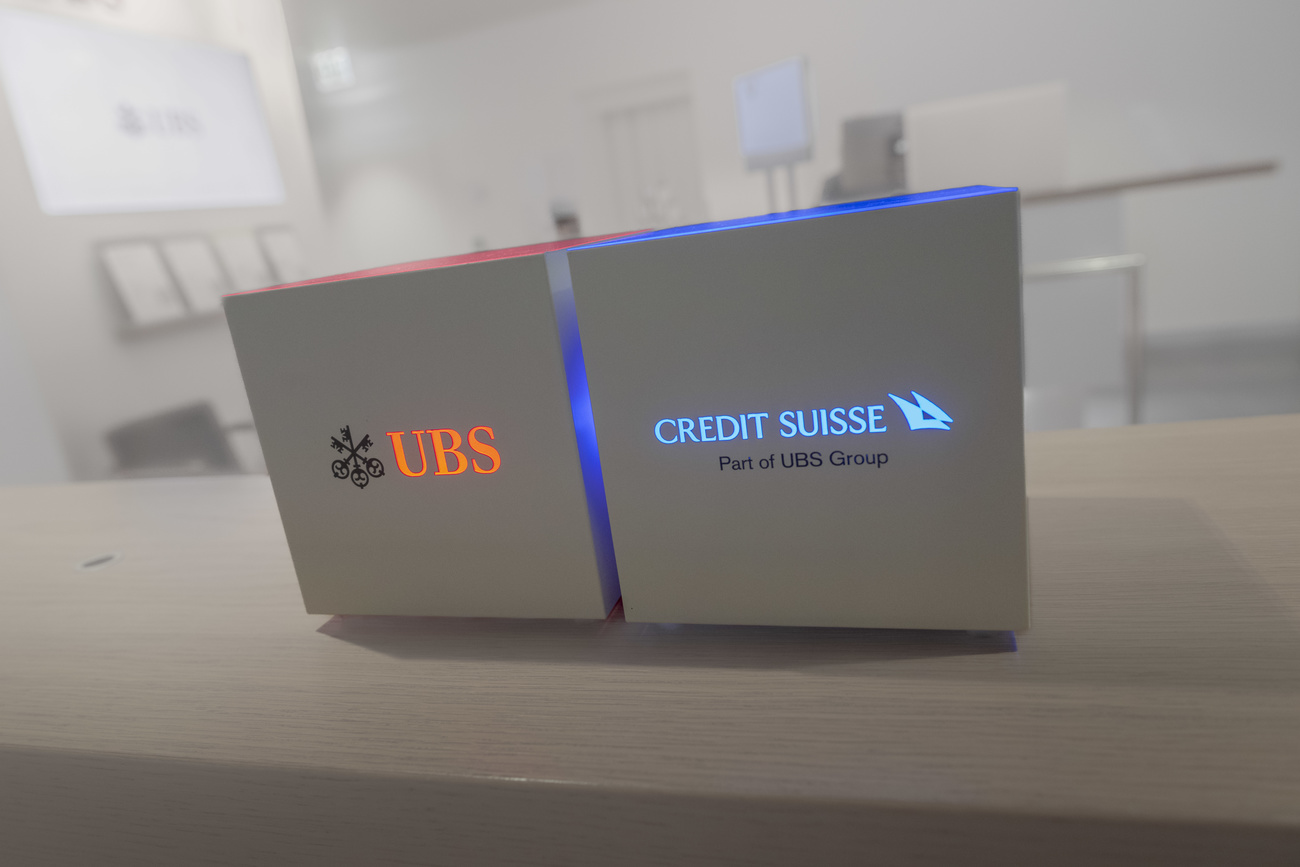 I loghi di UBS e Credit Suisse.