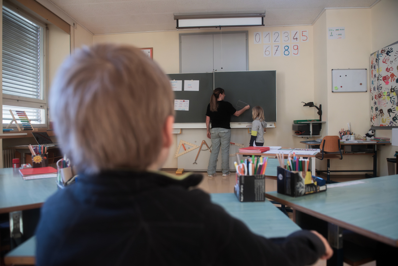 bambino in una classe