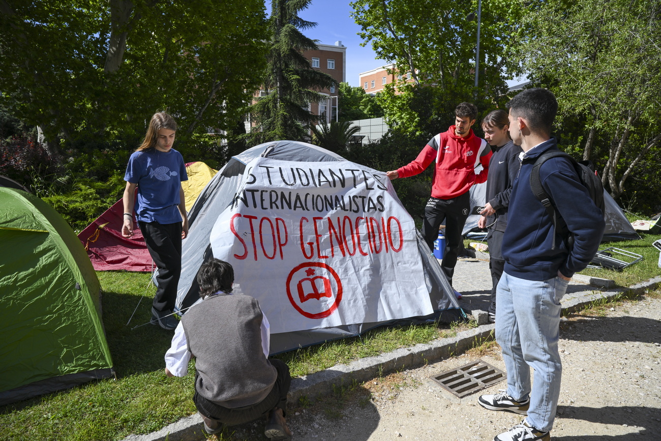 studenti spagnoli protestano contro la guerra in palestina