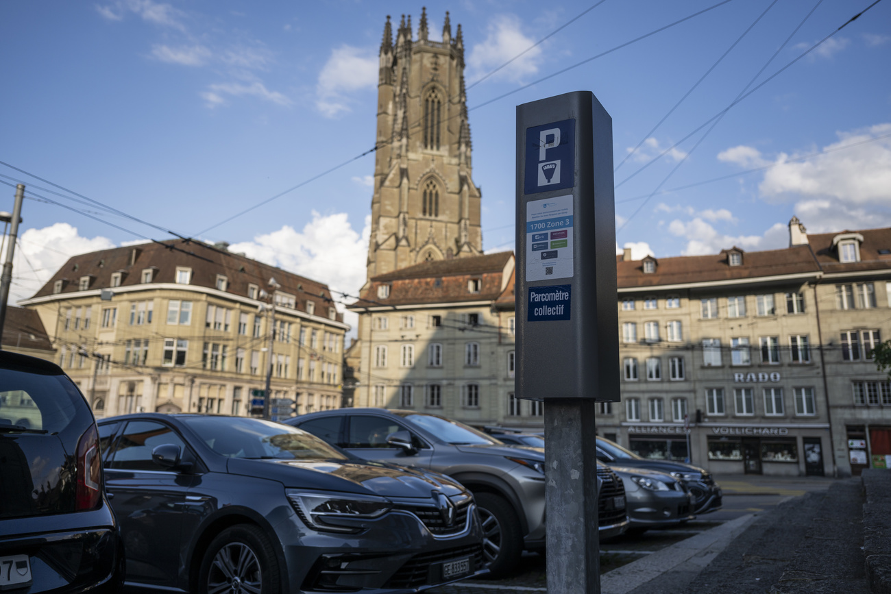 Город Фрибург проголосовал по инициативе, предлагающей сделать в городе парковку бесплатной в течение первого часа