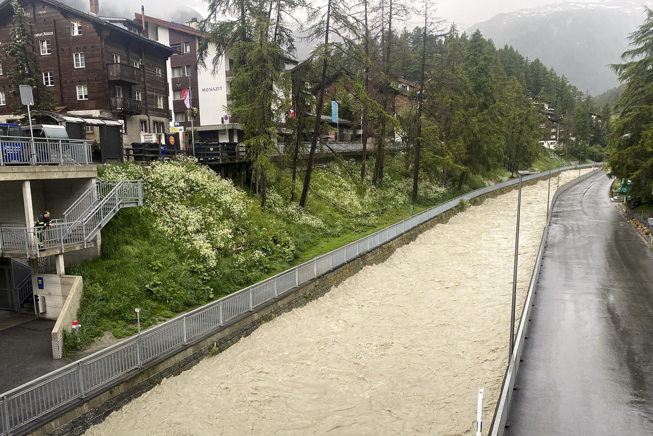 Швейцарский курорт Церматт отрезан от внешнего мира