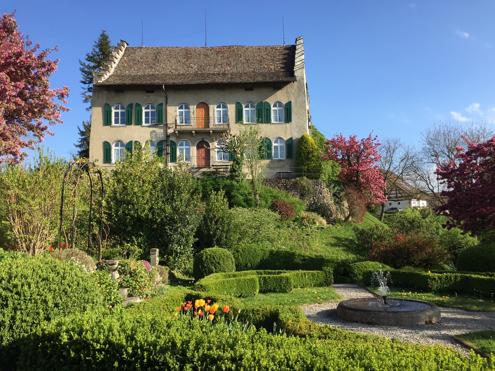 Le Château de Vullierens, près de Lausanne, une perle de la Suisse romande.