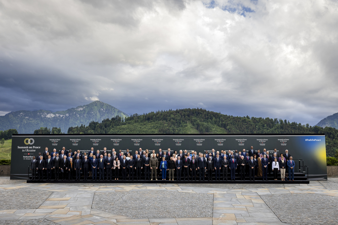 Первый день конференции на Бюргенштоке завершился «общим семейным фото» участников саммита.