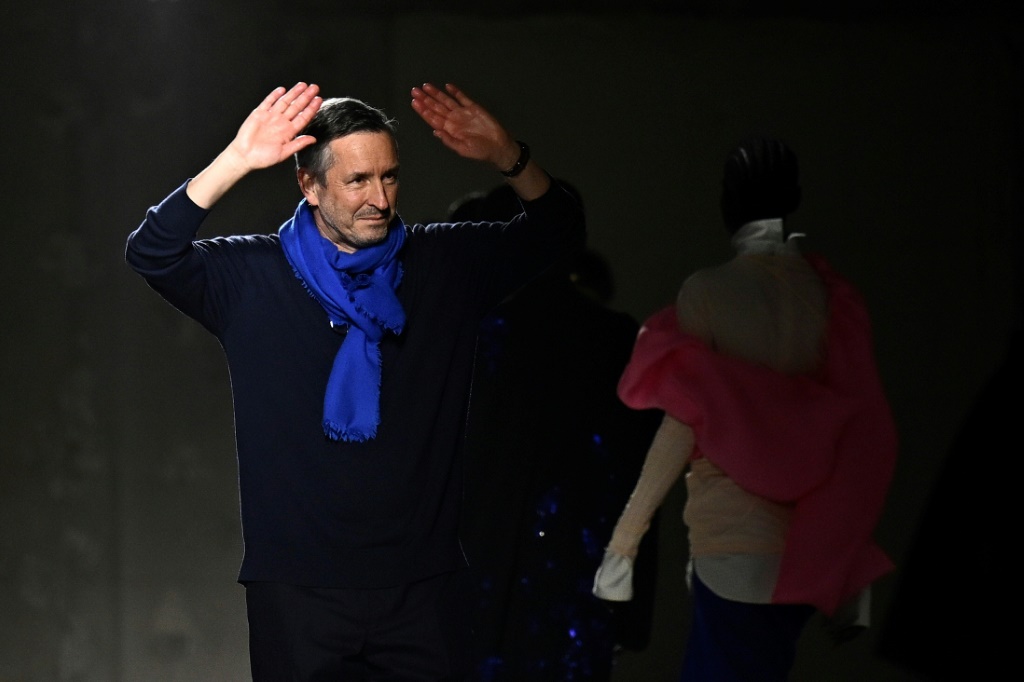 Dries Van Noten se despede das passarelas em Paris após quatro décadas