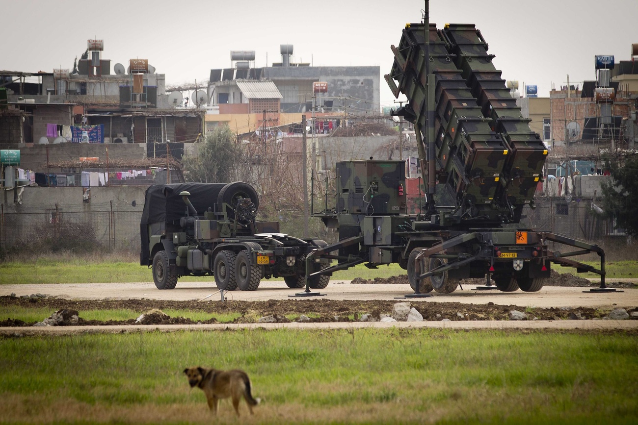 Зенитно-ракетный комплекс Patriot армии Нидерландов, установленный на авиабазе в г. Адане, Турция, 26 января 2013 г.
