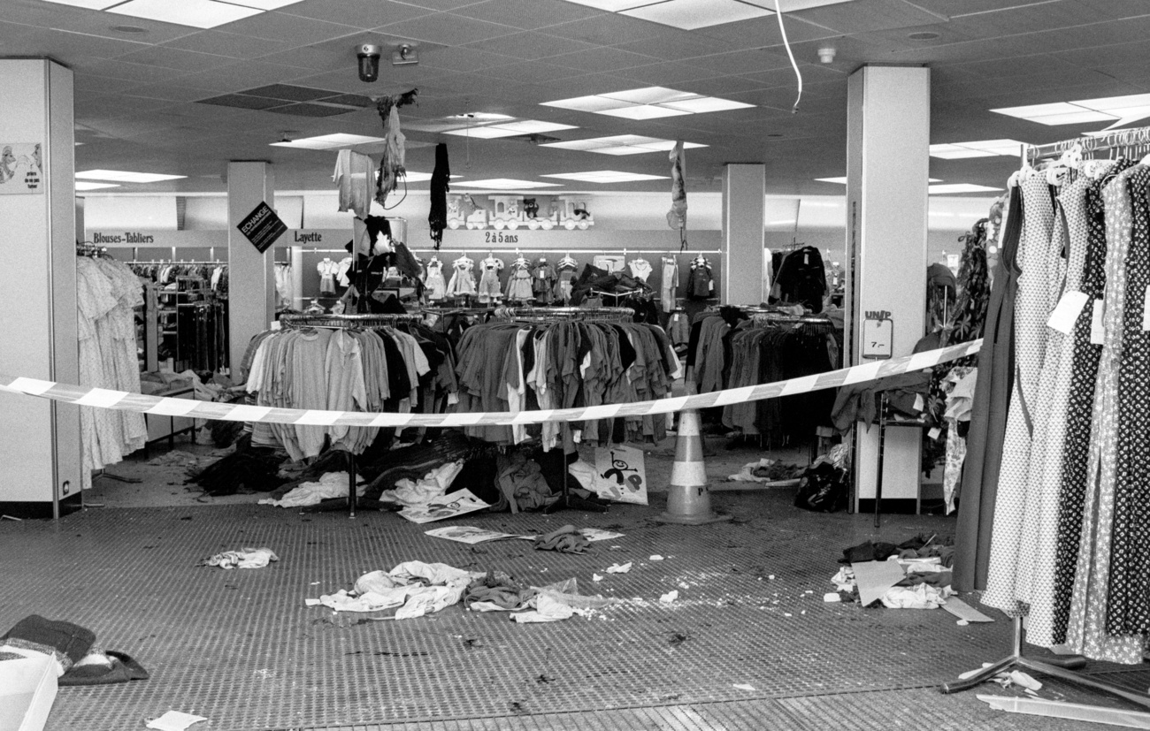 洛桑的Uniprix百货商店，在遭到亚美尼亚解放秘密军袭击后。