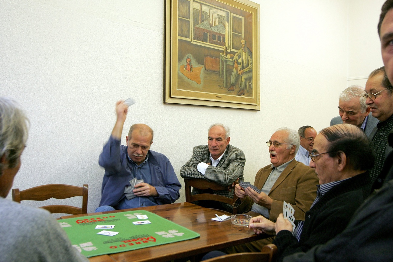 Italian voters lead political discussions while playing cards, ahead of the elections for the center-left coalition primary elections in Italy, Sunday, October 16, 2005 in the Casa Italia in Zurich, Switzerland.