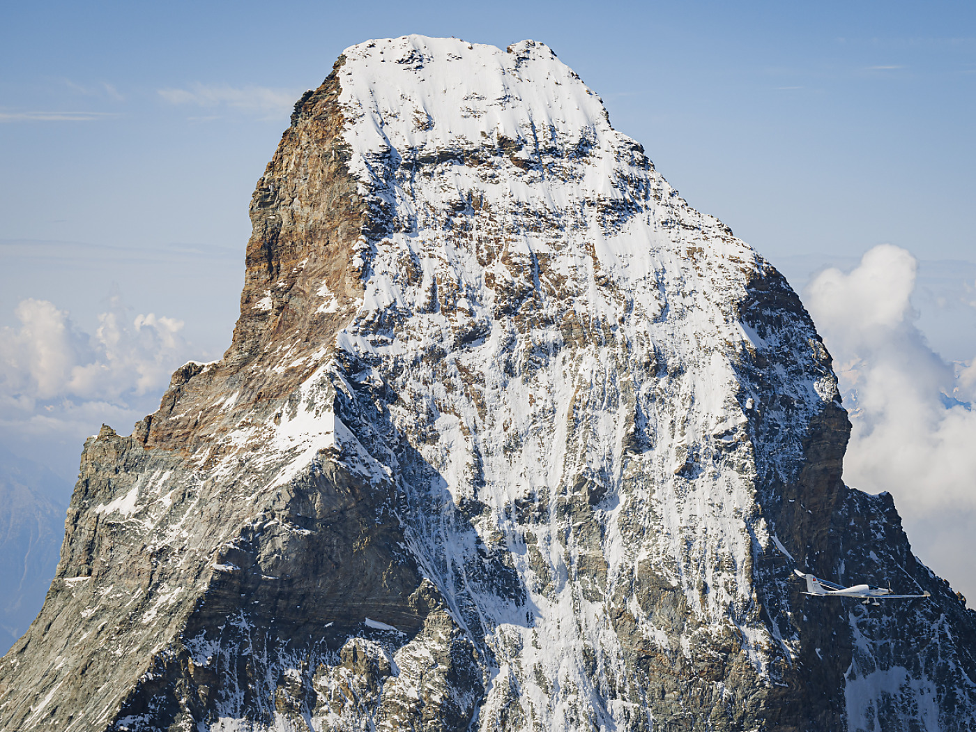 Female mountaineer falls 100 meters down the Matterhorn