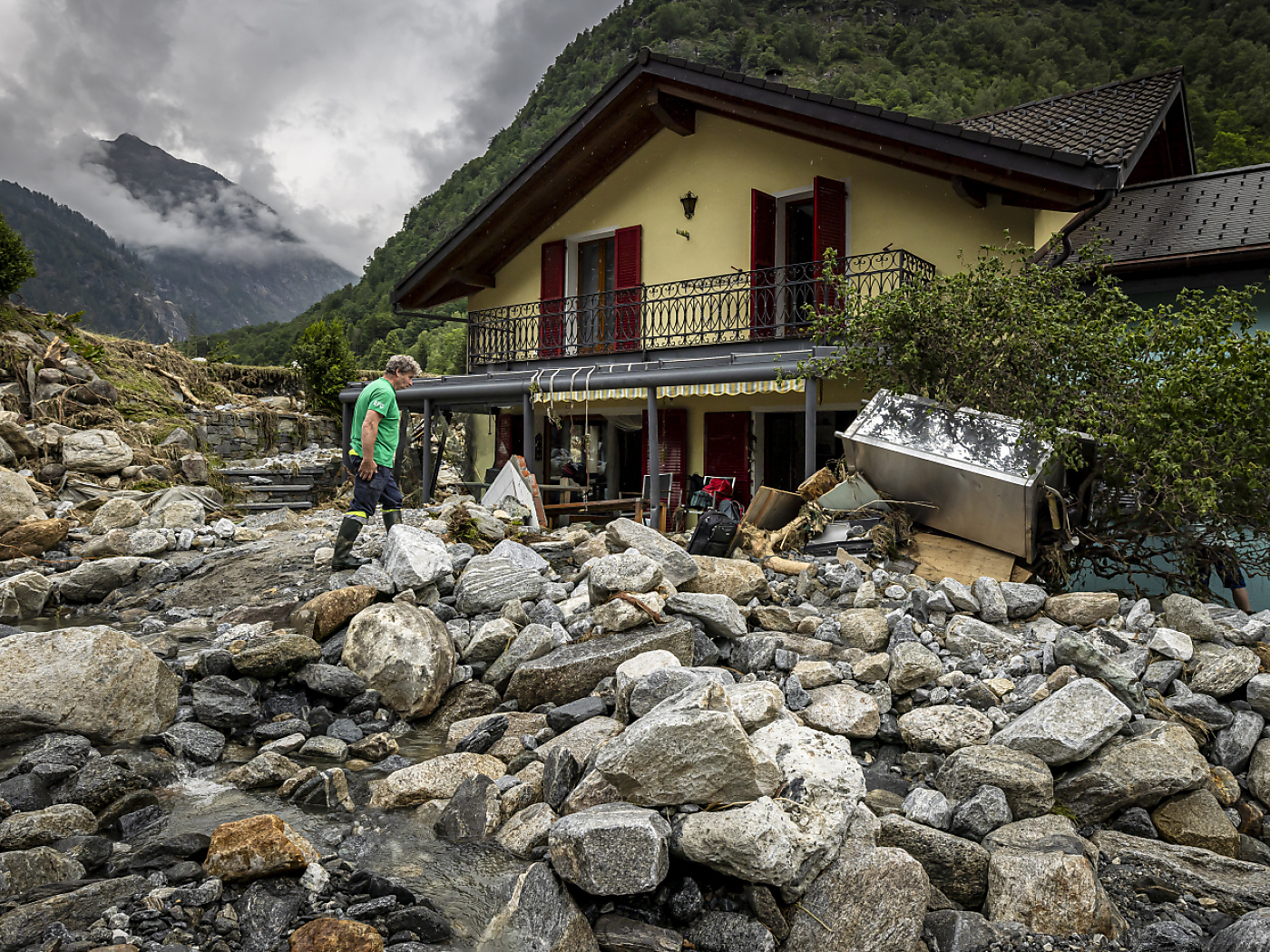 Case distrutte in Val Bavona.