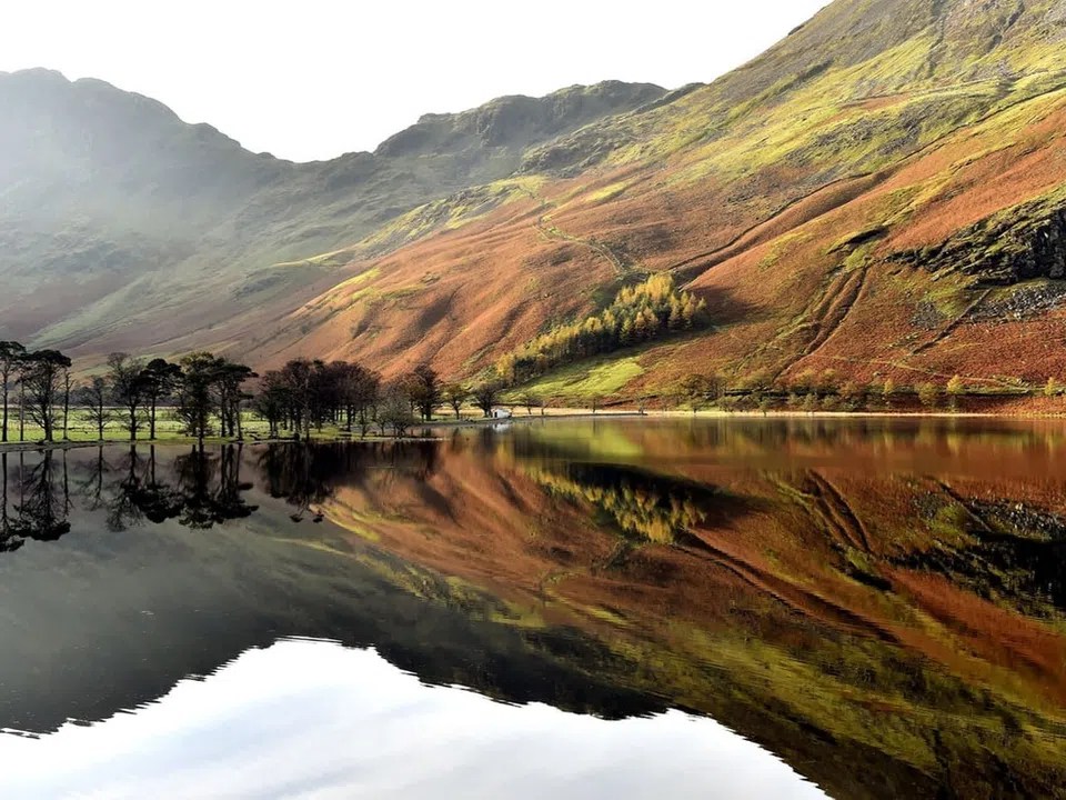 Der Lake District Im Nordwesten Englands liegt in der Grafschaft Cumbria.