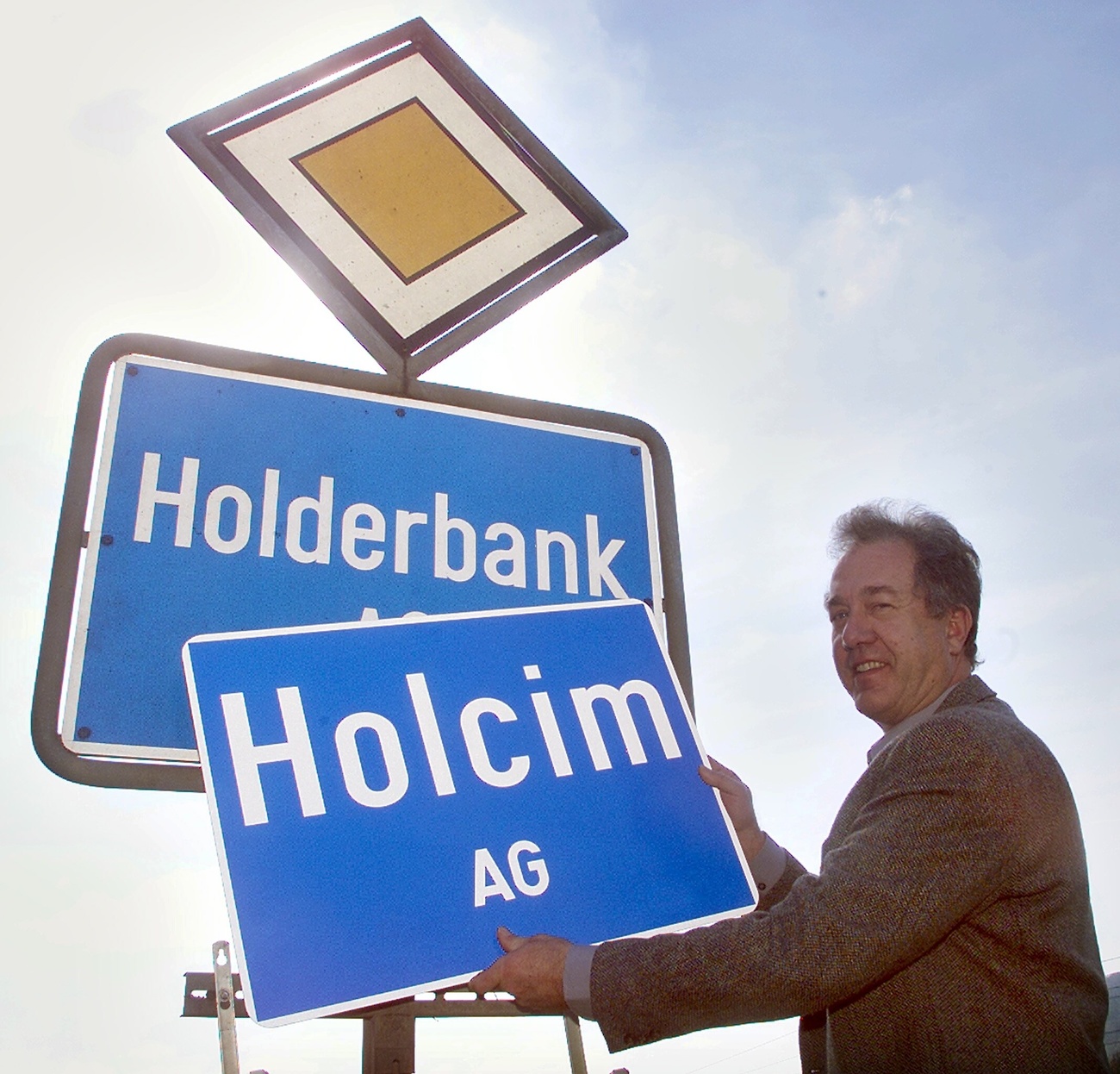 ortsschild holderbank mit holcim variante