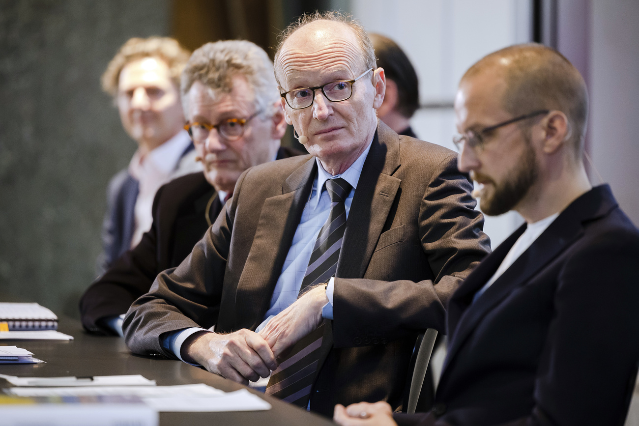 Alexander Jolles, President of the E.G. Buehrle Collection Foundation, centre, next to Conrad Ulrich, Interim President of the Zurich Art Society, left, and Joachim Sieber, Provenance Officer at the Kunsthaus Zurich, at a media conference on the foundation's provenance research, December 15, 2021. This research was severely criticized by Raphael Gross' independent commission.