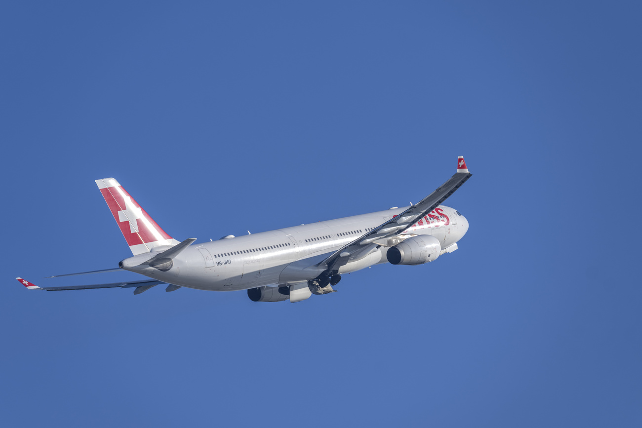 Un aereo di Swiss in volo.