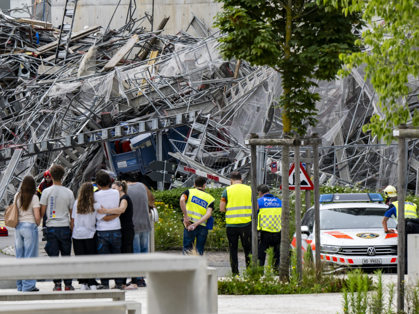 Collapse of scaffolding in Lausanne claims three lives