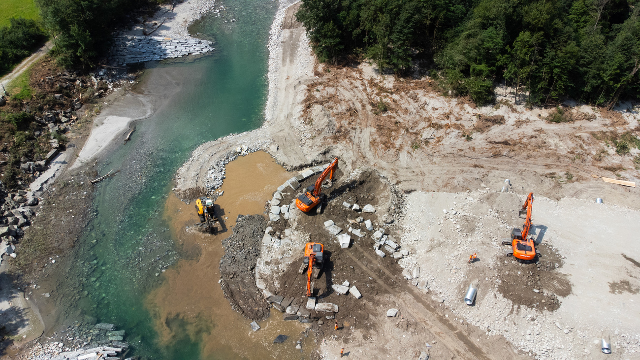 Clean-up work in the Maggia Valley in canton Ticino
