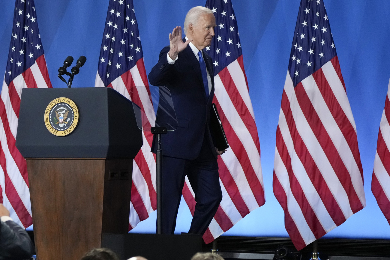 Joe Biden al termine della conferenza stampa a Washington.