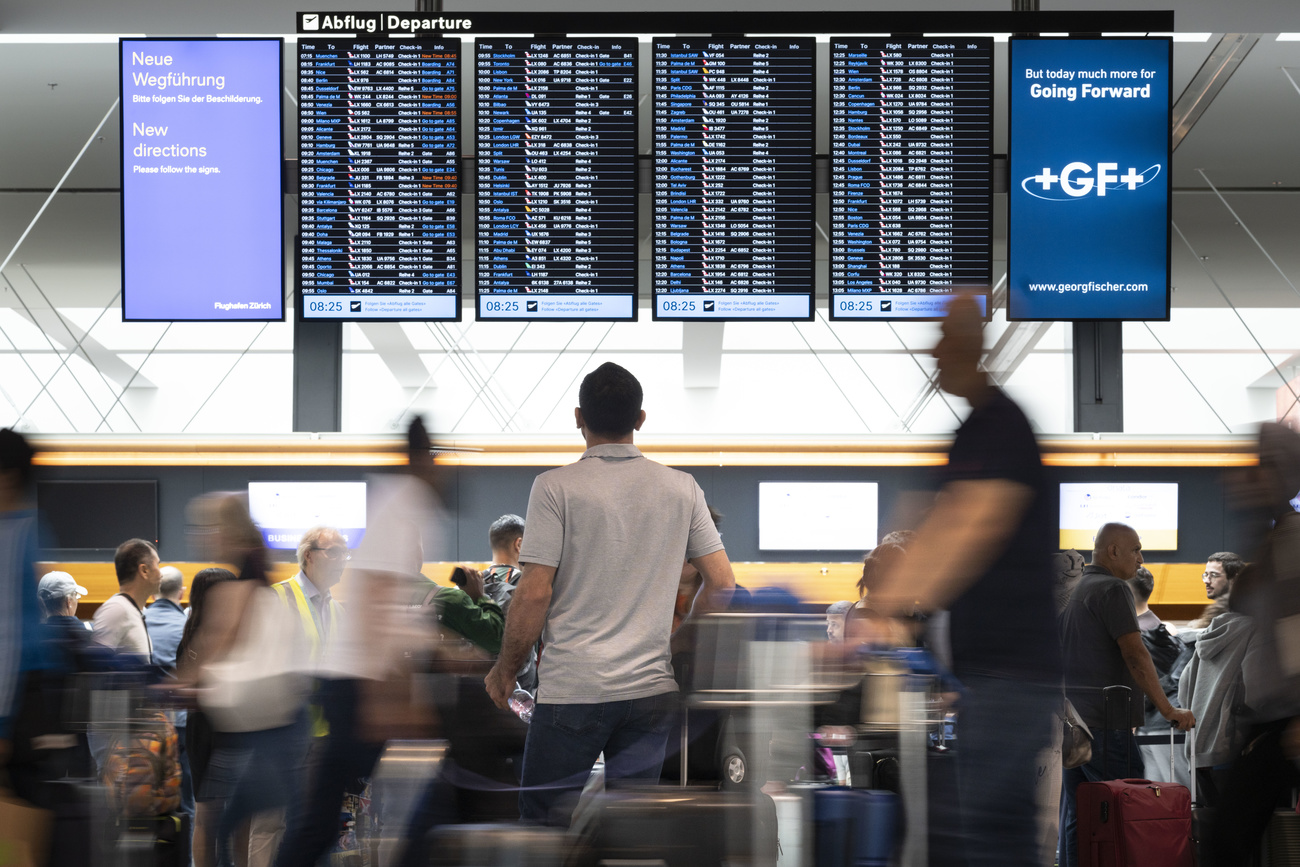 Passeggeri all'aeroporto di Zurigo.