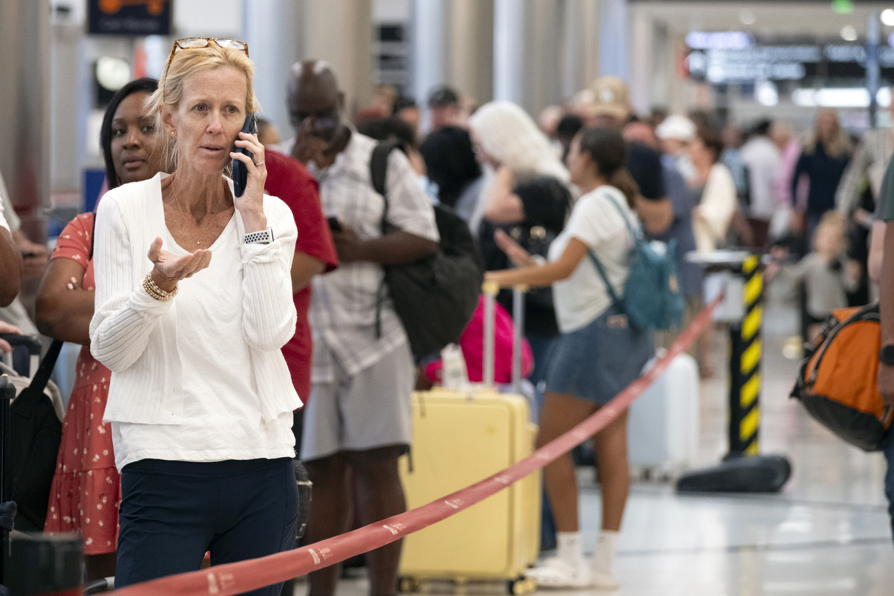 Passeggeri in attesa all'aeroporto.