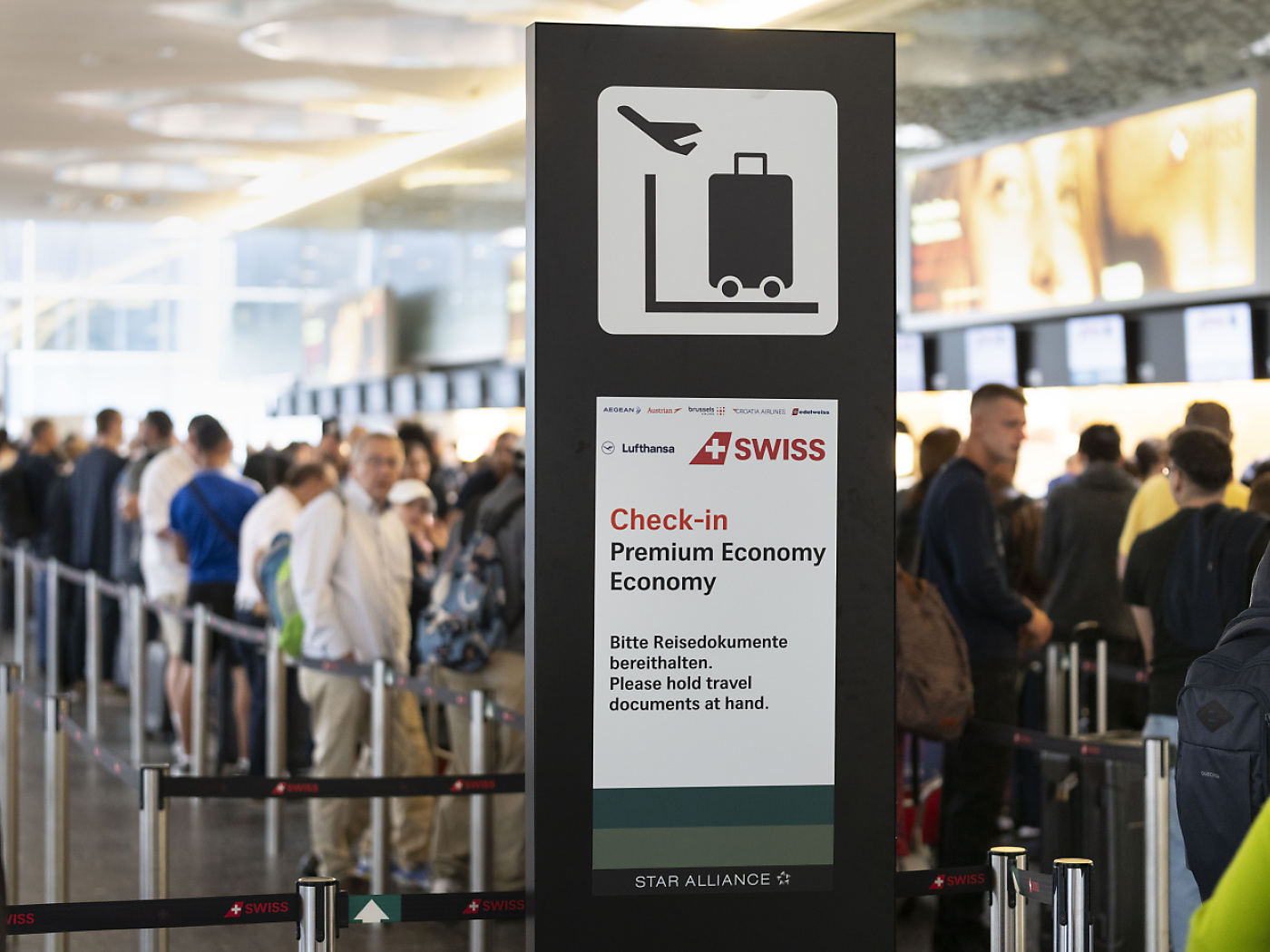 Over 200,000 passengers use Zurich Airport at the start of the vacation season