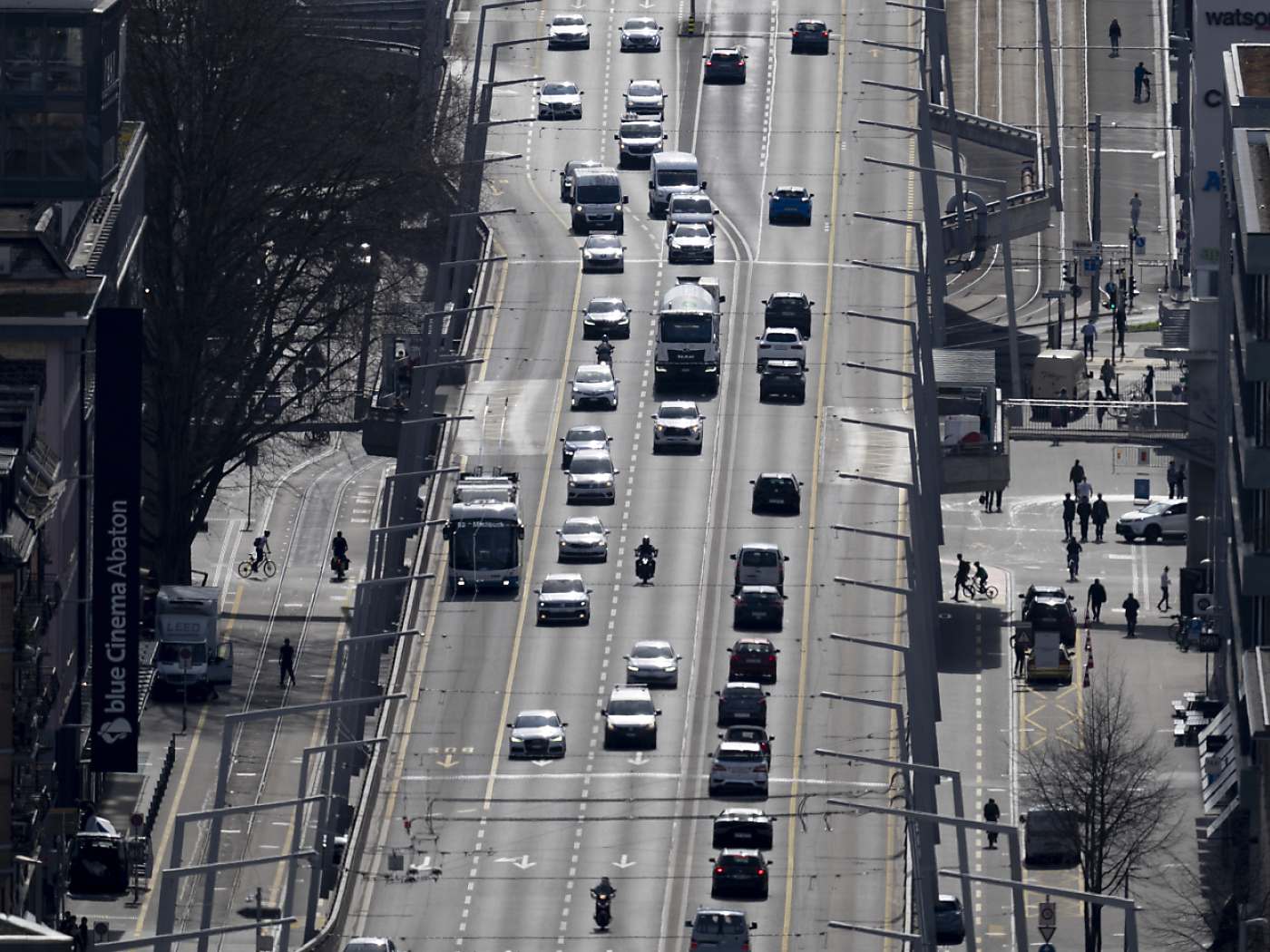瑞士联邦政府计划处罚超标道路交通噪音。
