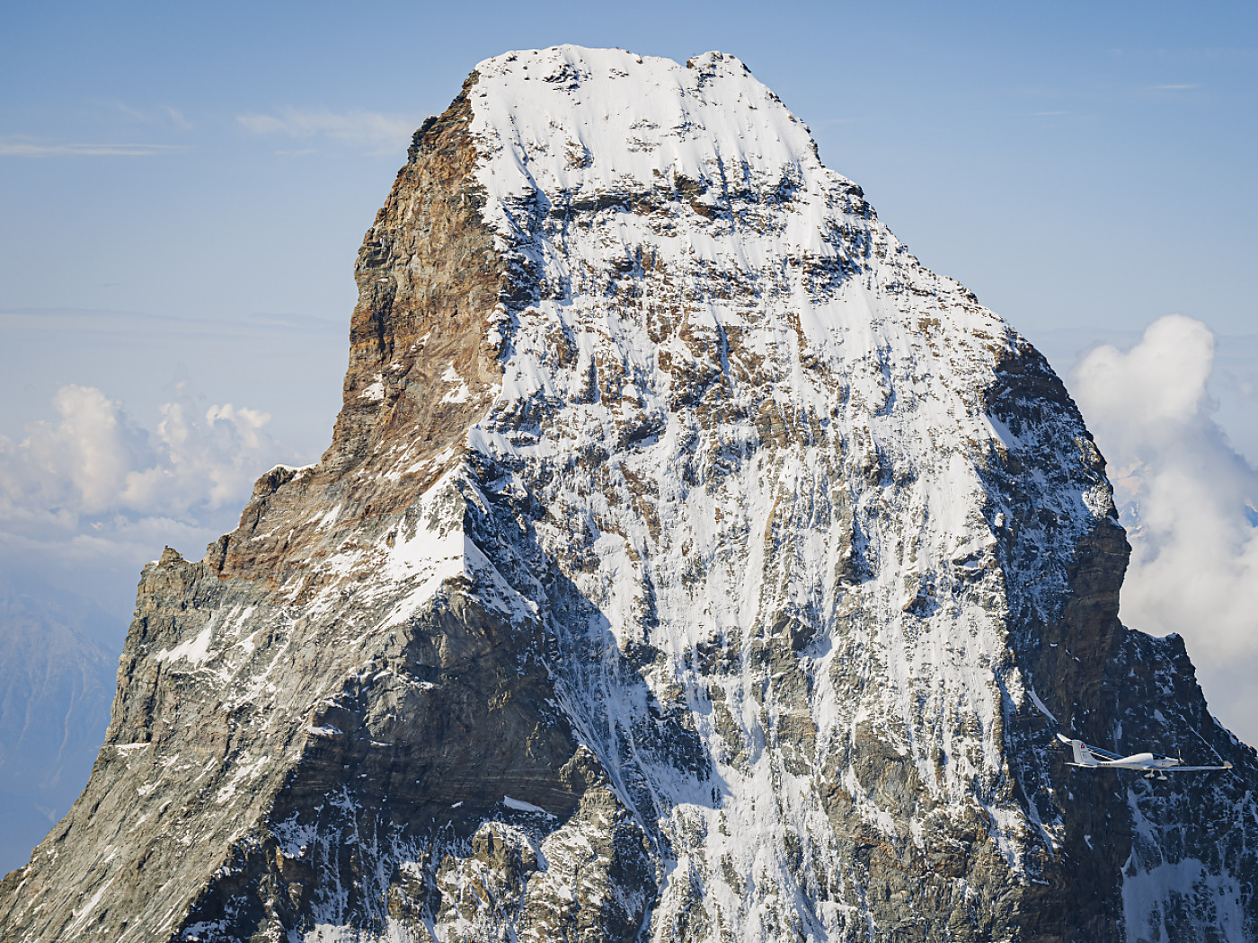 Mountaineer falls to his death after falling rocks on the Matterhorn