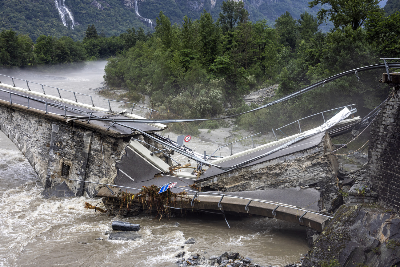 Bridge broken in half in Switzerland
