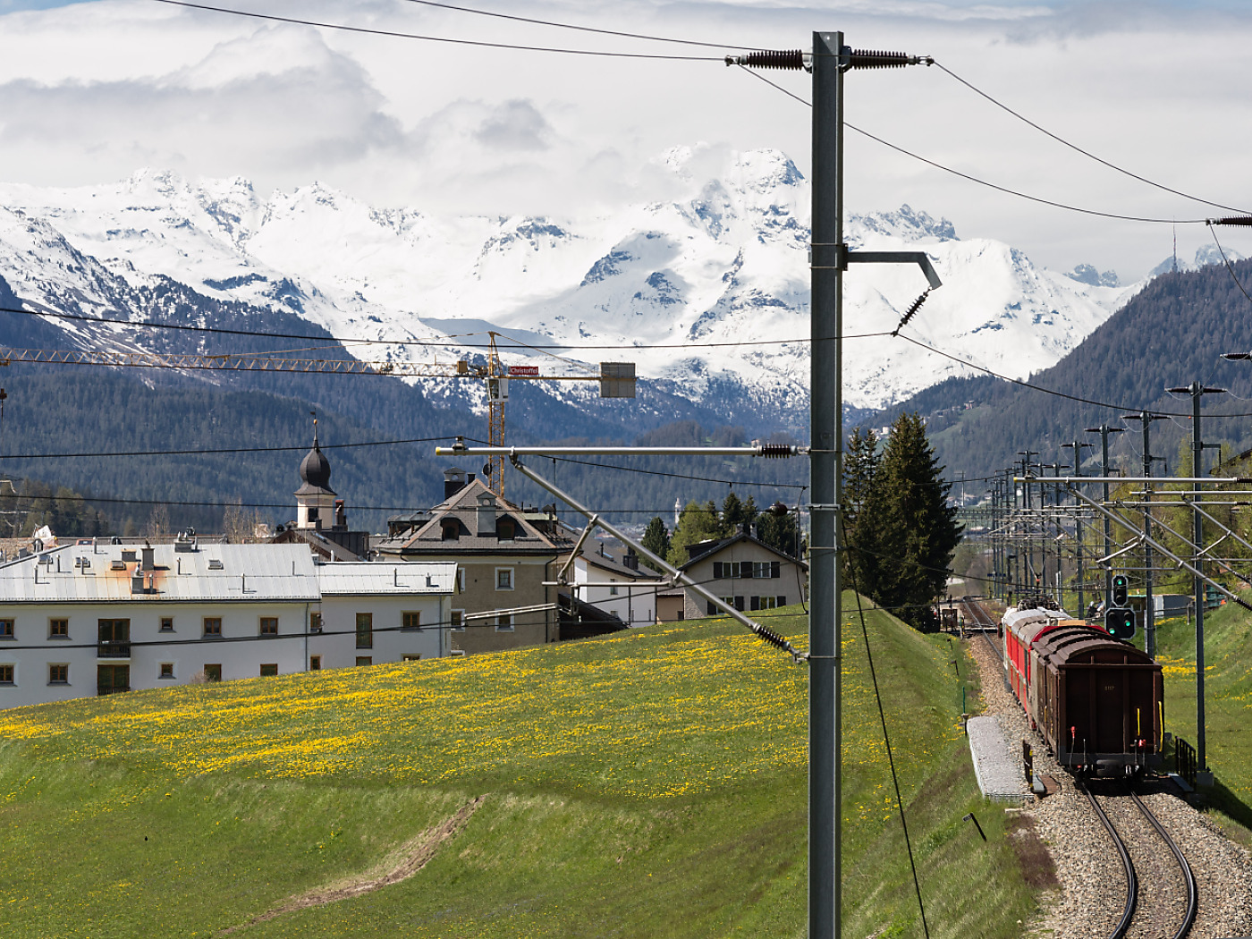 14-year-old tourist suffers an electric shock while boarding a train in La Punt