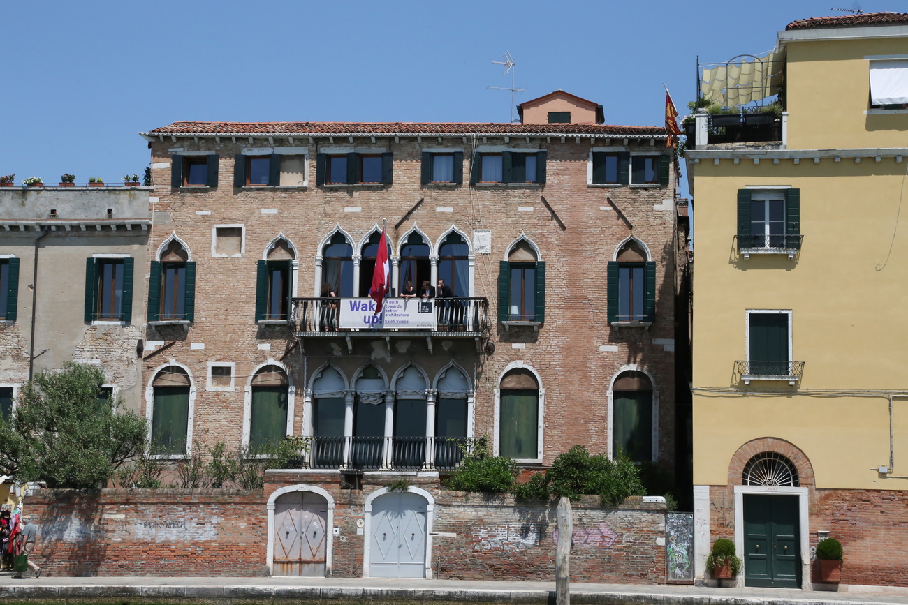 自1966年以来，瑞士国旗便一直飘扬在威尼斯的朱代卡运河(Canale della Giudecca)上。