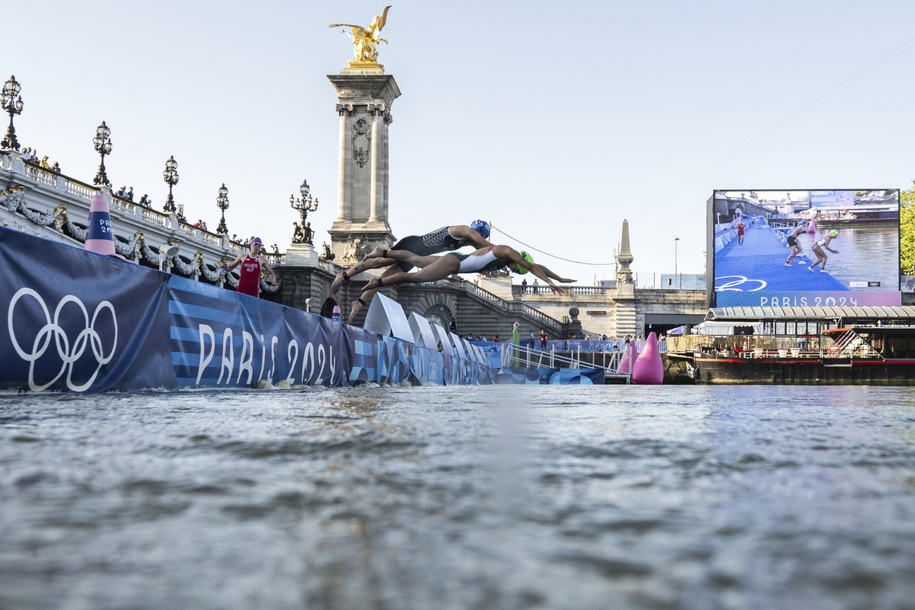 Partenza della gara di triathlon sulla Senna.