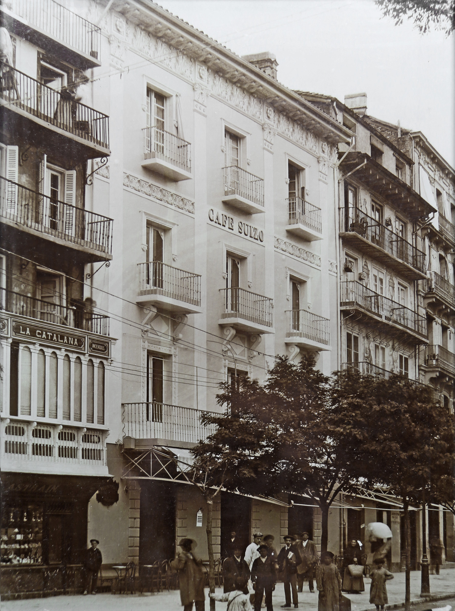 Le Café Suizo à Pampelune, Espagne, Plaza del Castillo 37, où Bernardo Armando Semadeni-Mini (1858-1941) a travaillé.