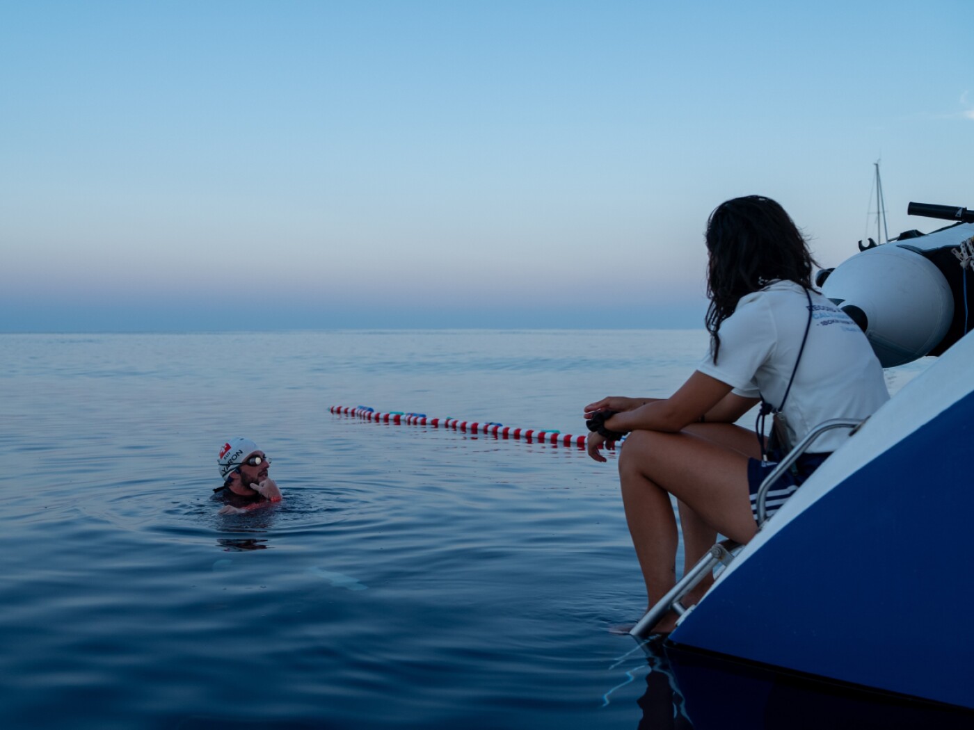 Öko-Abenteurer und Schwimmer Noam Yaron muss das Rennen aufgeben