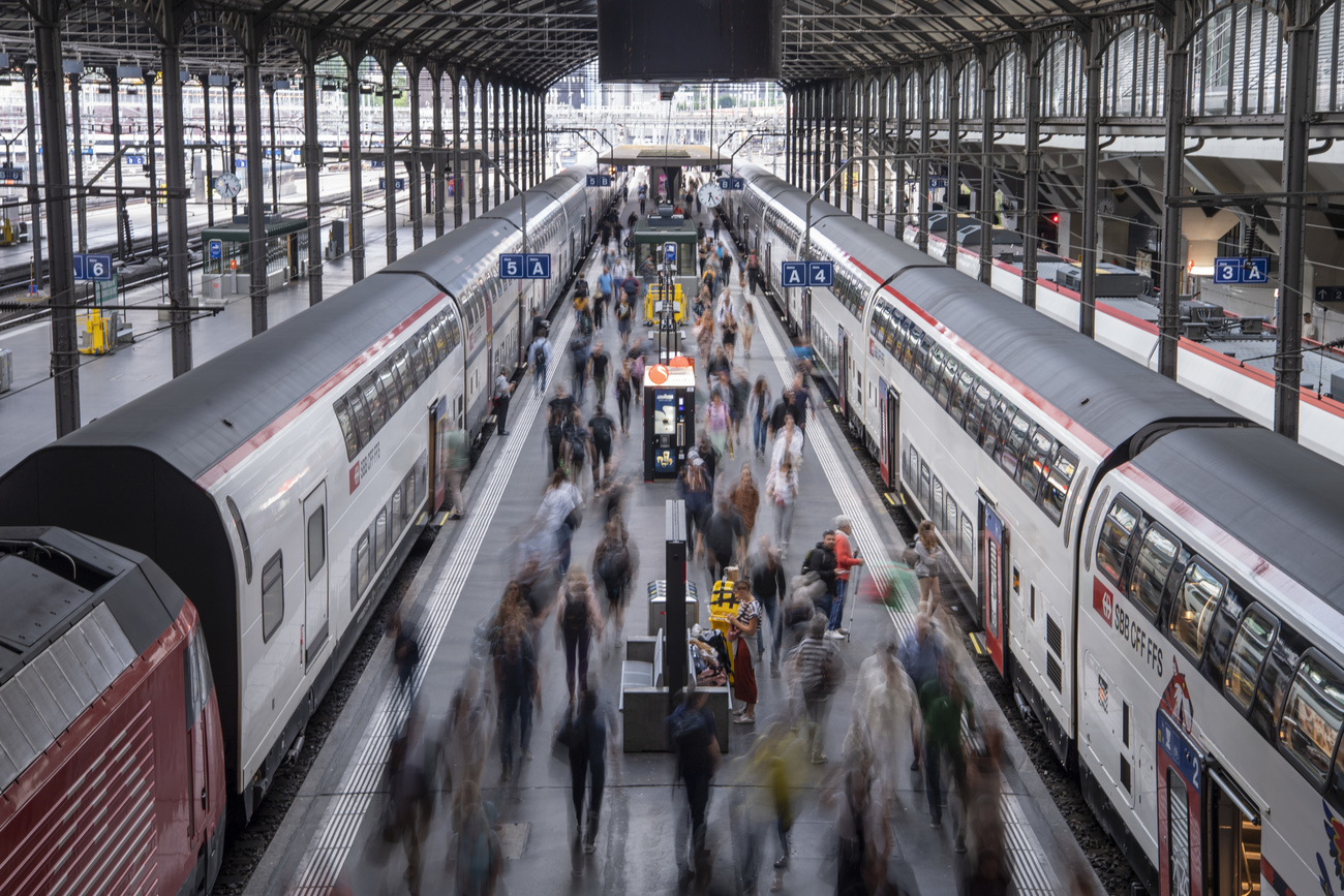 Stazione di Zurigo in un momento di punta.