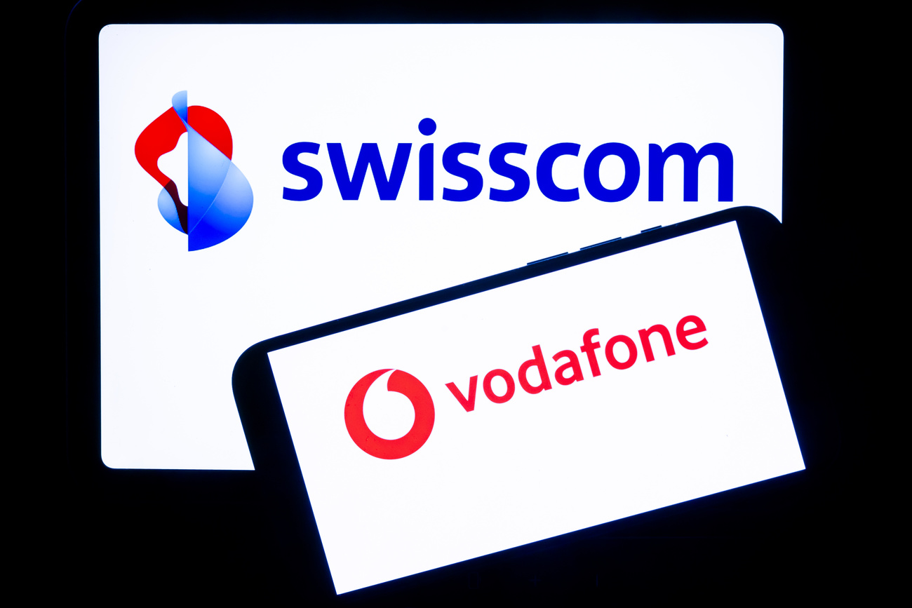 I loghi di Swisscom e Vodafone.