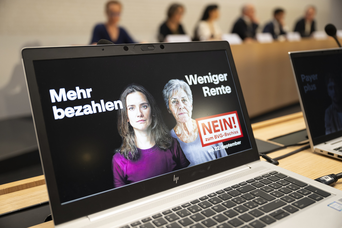 laptop mit anti-bvg-werbung