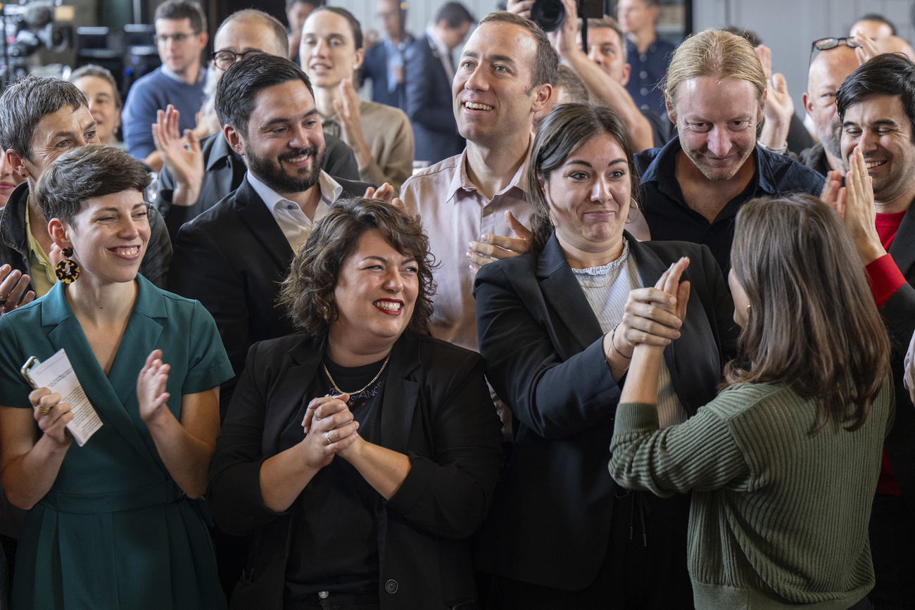 Picture of people cheering