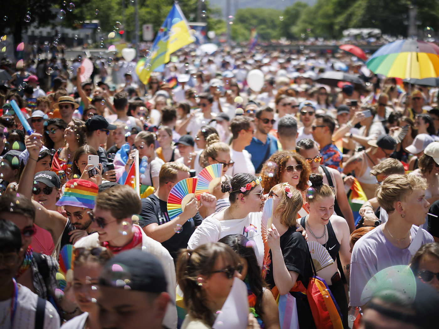 Zurich public prosecutor's office punishes "Junge Tat" for Pride disorder