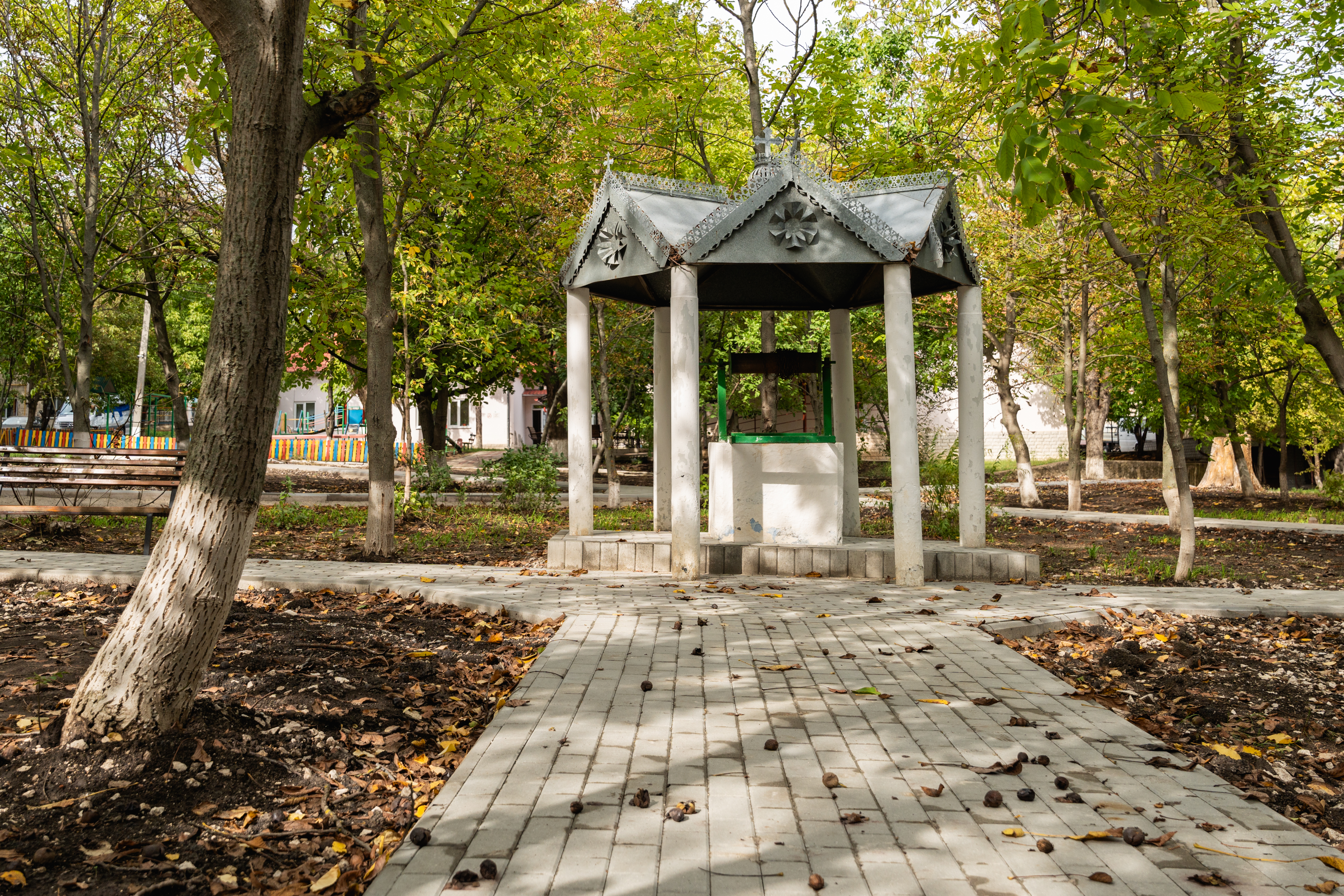 Ziehbrunnen in einem Park