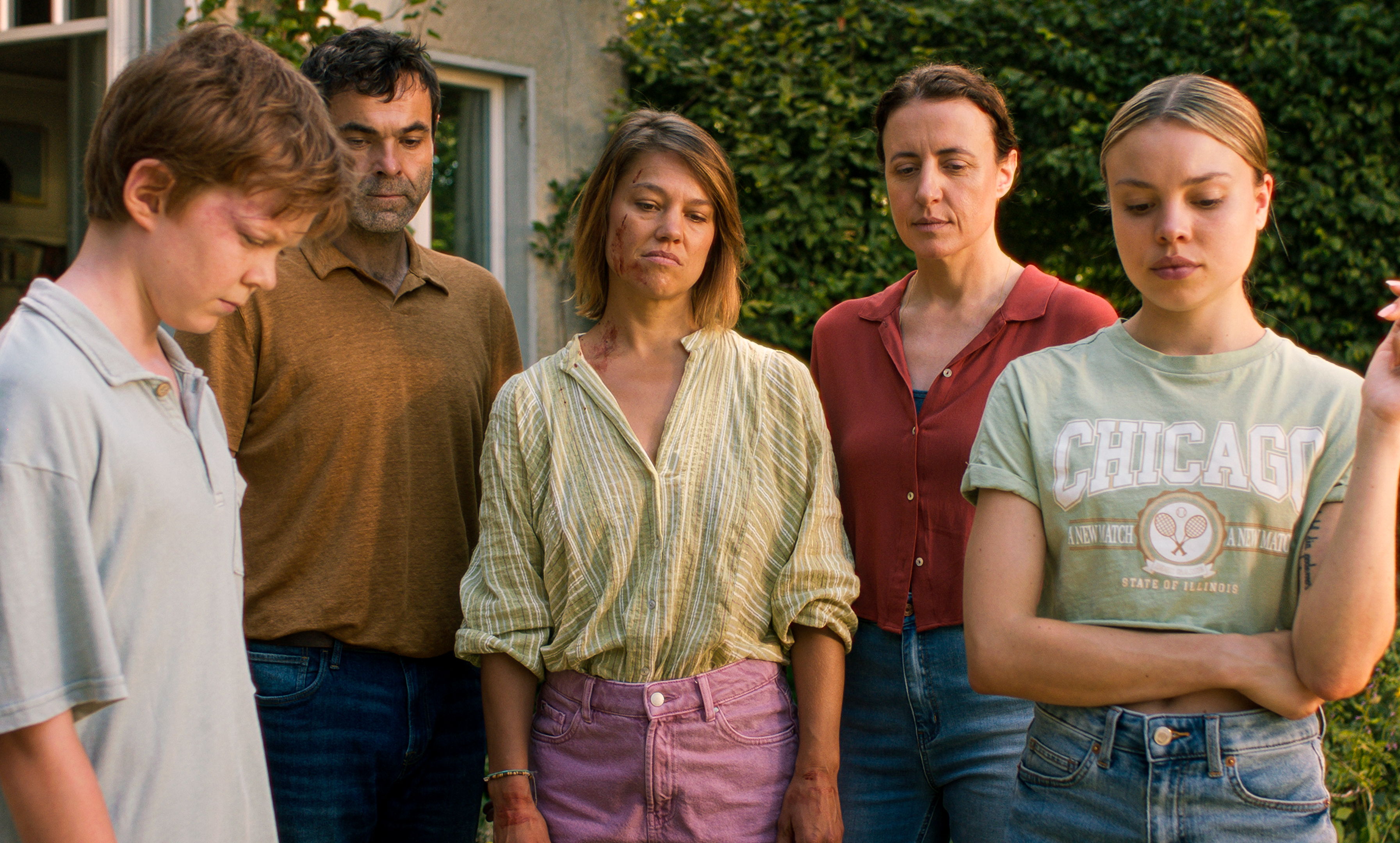 Missing eye-contact: family picture in "The Sparrow in the Chimney".