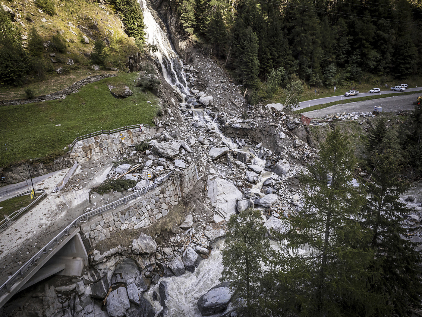 Storms and heavy rain triggered a landslide last week that closed the main cantonal road into the Saas Valley to the resort of Saas-Fee in southern Switzerland.