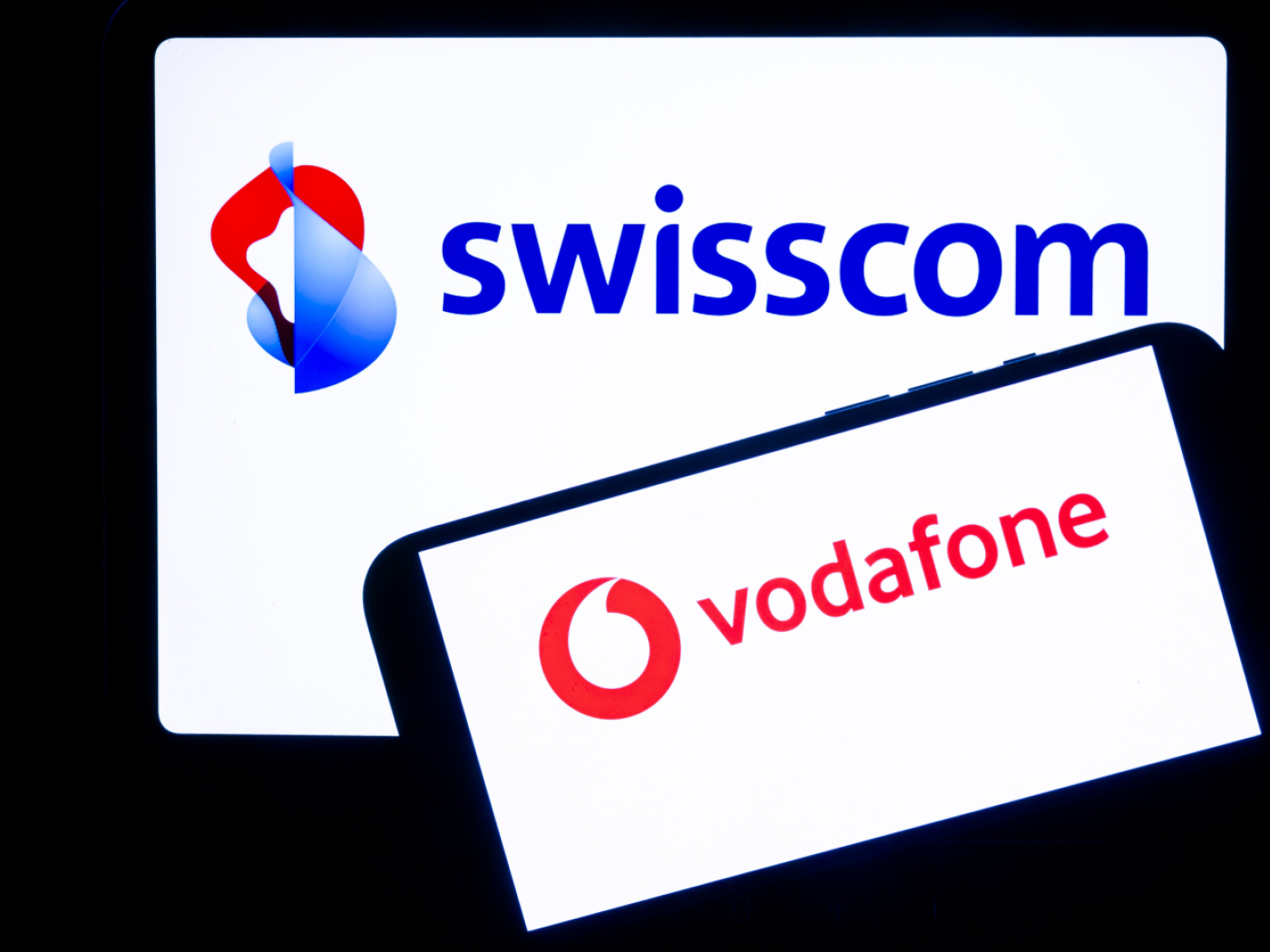 loghi swisscom e vodafone