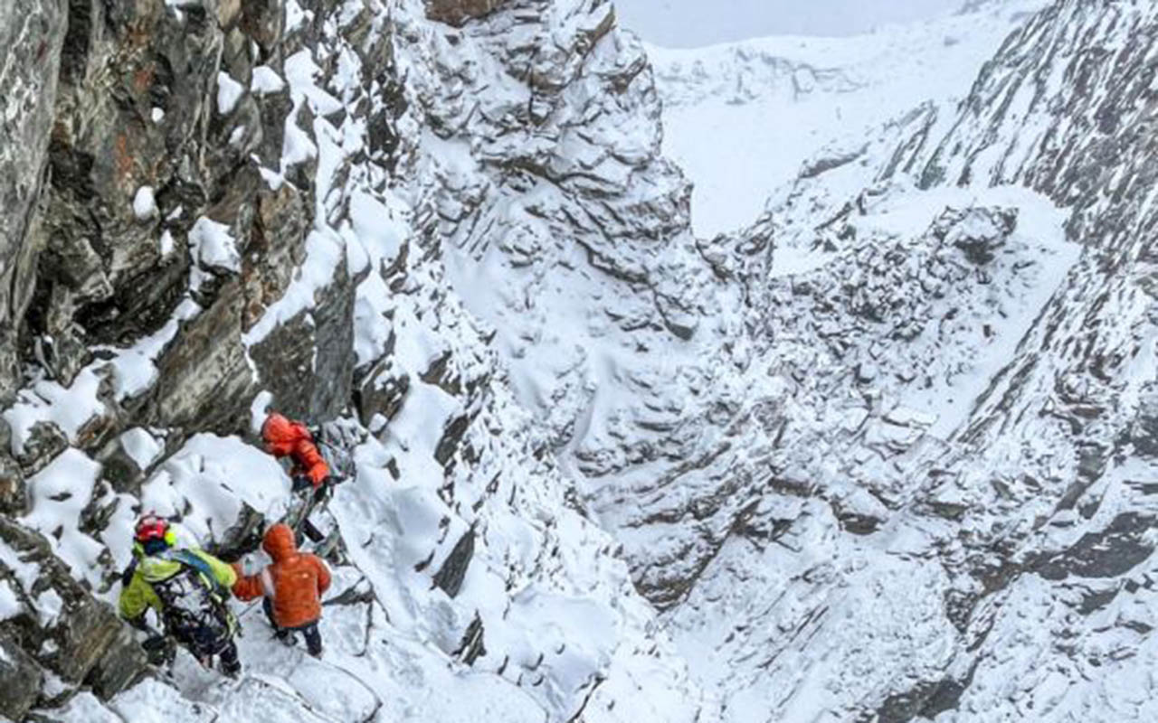 Trois alpinistes sur le Cervin