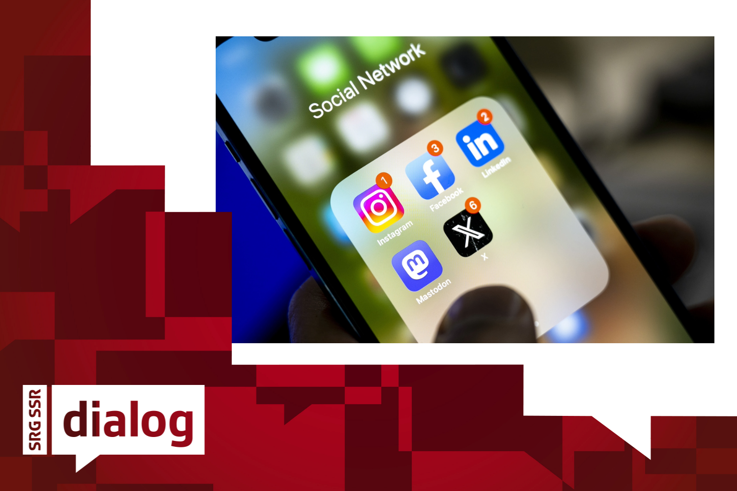 Ein Smartphone mit den Apps Instagram, Facebook, Linkedin, Mastodon und X.